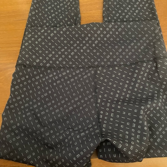 Rare Lululemon, size 10 leggings - Picture 4 of 7